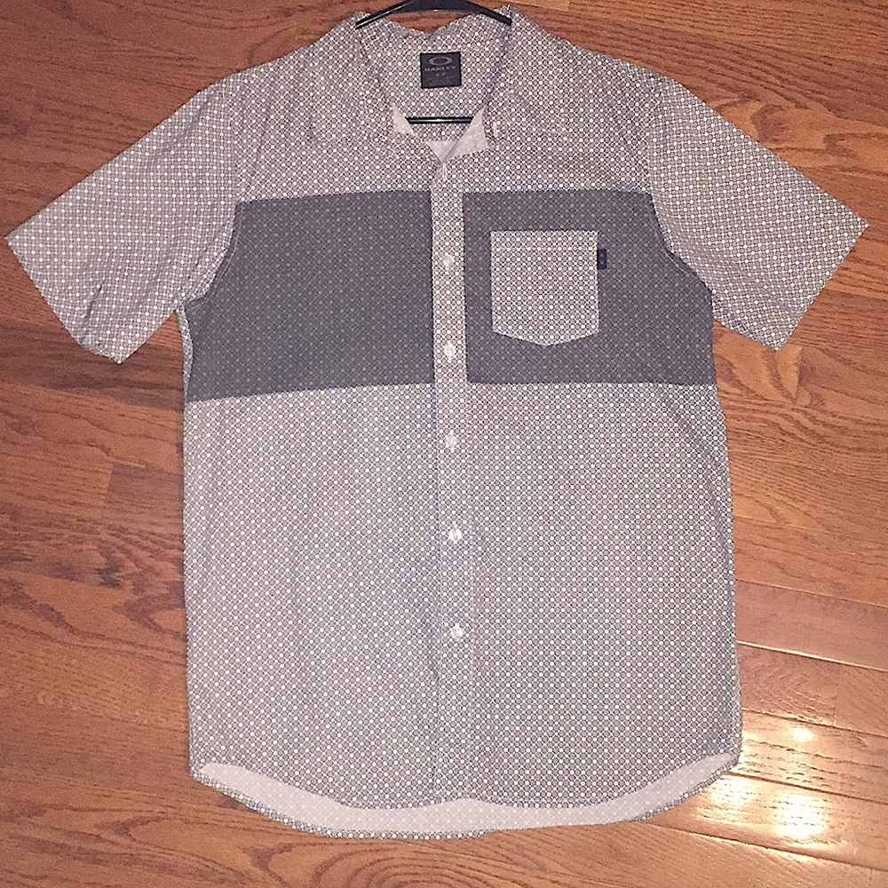 Men’s Oakley Button Up T-shirt